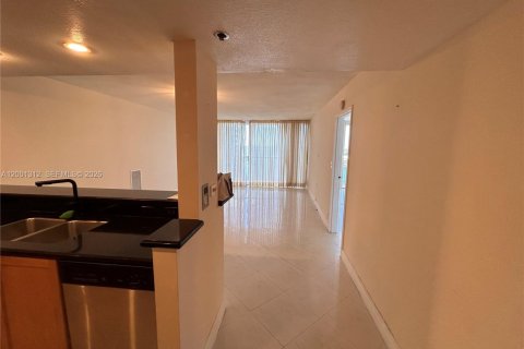 Condo in North Bay Village, Florida, 2 bedrooms  № 2067637 - photo 2