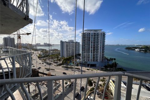 Condo in North Bay Village, Florida, 2 bedrooms  № 2067637 - photo 15