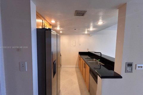 Condo in North Bay Village, Florida, 2 bedrooms  № 2067637 - photo 3