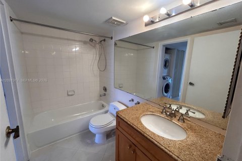 Condo in North Bay Village, Florida, 2 bedrooms  № 2067637 - photo 22