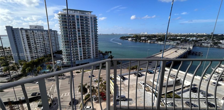 Condo in North Bay Village, Florida, 2 bedrooms  № 2067637