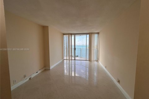Condo in North Bay Village, Florida, 2 bedrooms  № 2067637 - photo 5