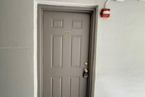 Copropriété à louer à Miami, Floride: 1 chambre, 69.68 m2 № 2065910 - photo 5