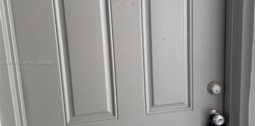 Кондоминиум с 1 спальней в Майами, Флорида № 2065910