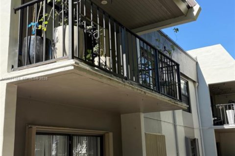 Снять в аренду кондоминиум в Майами, Флорида 1 спальня, 69.68м2, № 2065910 - фото 2