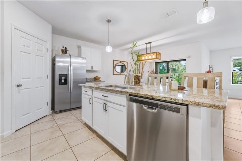 House in Grant-Valkaria, Florida 4 bedrooms, 170.01 sq.m. № 2330564 - photo 11