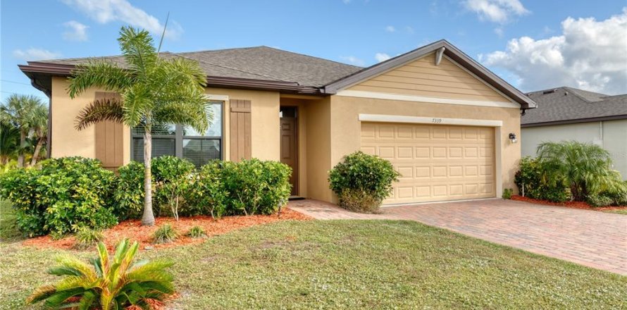 House in Grant-Valkaria, Florida 4 bedrooms, 170.01 sq.m. № 2330564