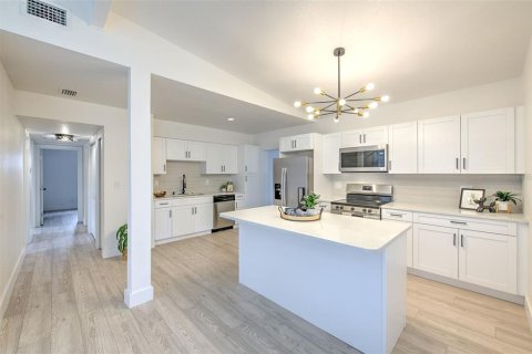 Villa ou maison à vendre à Brandon, Floride: 3 chambres, 155.89 m2 № 2408040 - photo 8