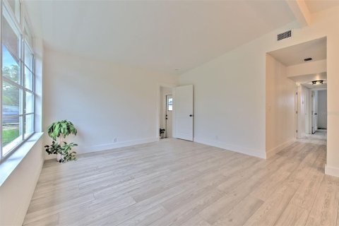 Villa ou maison à vendre à Brandon, Floride: 3 chambres, 155.89 m2 № 2408040 - photo 16