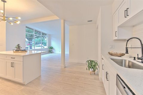 Villa ou maison à vendre à Brandon, Floride: 3 chambres, 155.89 m2 № 2408040 - photo 12