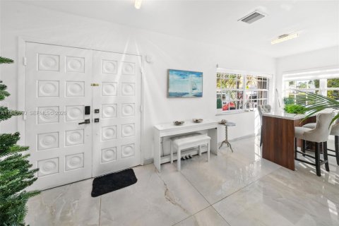 House in Surfside, Florida 3 bedrooms, 123.28 sq.m. № 2000968 - photo 23