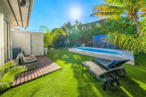 House in Surfside, Florida 3 bedrooms, 123.28 sq.m. № 2000968 - photo 5