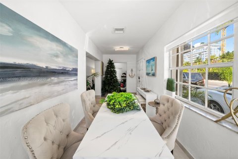 House in Surfside, Florida 3 bedrooms, 123.28 sq.m. № 2000968 - photo 25