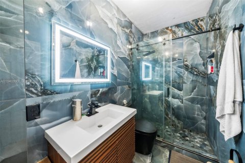 House in Surfside, Florida 3 bedrooms, 123.28 sq.m. № 2000968 - photo 28