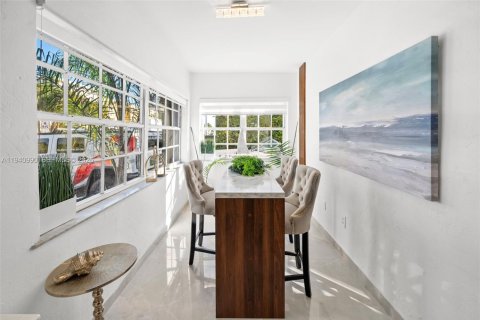 House in Surfside, Florida 3 bedrooms, 123.28 sq.m. № 2000968 - photo 24