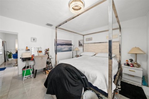 House in Surfside, Florida 3 bedrooms, 123.28 sq.m. № 2000968 - photo 29