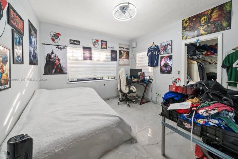 House in Surfside, Florida 3 bedrooms, 123.28 sq.m. № 2000968 - photo 26