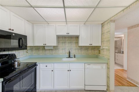 Condo in Largo, Florida, 2 bedrooms  № 1749367 - photo 12