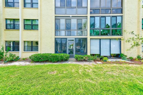 Condo in Largo, Florida, 2 bedrooms  № 1749367 - photo 28