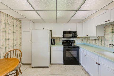Condo in Largo, Florida, 2 bedrooms  № 1749367 - photo 10