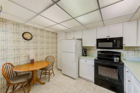 Condo in Largo, Florida, 2 bedrooms  № 1749367 - photo 9