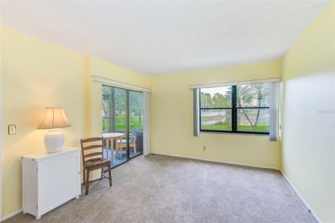 Condo in Largo, Florida, 2 bedrooms  № 1749367 - photo 14