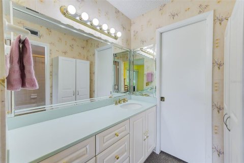 Condo in Largo, Florida, 2 bedrooms  № 1749367 - photo 16