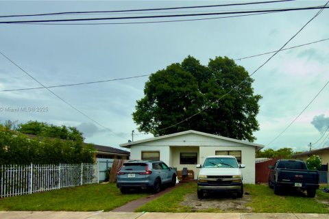 Casa en Miami Gardens, Florida 4 dormitorios, 112.78 m2 № 2055266