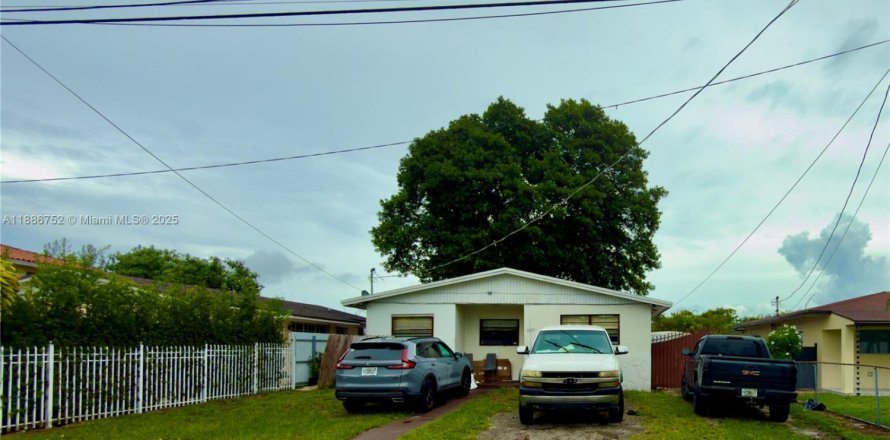 Casa en Miami Gardens, Florida 4 dormitorios, 112.78 m2 № 2055266