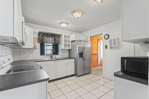 Купить виллу или дом в Майами, Флорида 4 спальни, 151.99м2, № 2023363 - фото 2