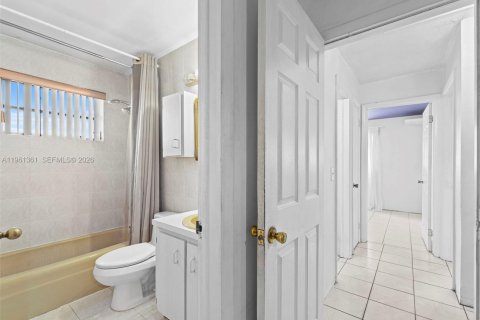 Купить виллу или дом в Майами, Флорида 4 спальни, 151.99м2, № 2023363 - фото 20