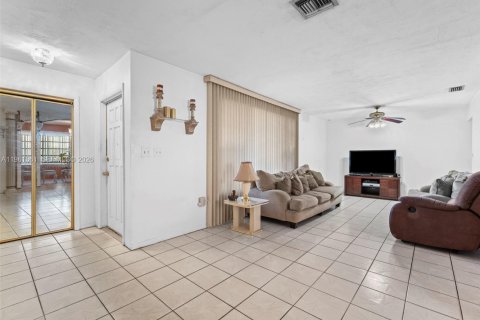 Купить виллу или дом в Майами, Флорида 4 спальни, 151.99м2, № 2023363 - фото 8