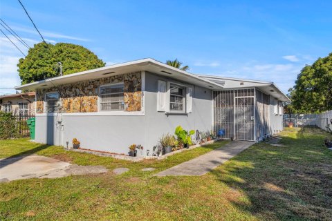 Villa ou maison à Miami, Floride 4 chambres, 151.99 m2 № 2023363