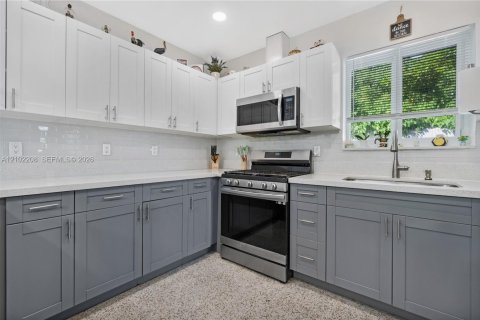 Villa ou maison à vendre à Miami, Floride: 5 chambres, 152.73 m2 № 2406125 - photo 9