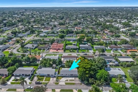 Villa ou maison à vendre à Miami, Floride: 5 chambres, 152.73 m2 № 2406125 - photo 2