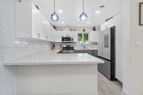 Villa ou maison à vendre à Miami, Floride: 5 chambres, 152.73 m2 № 2406125 - photo 8