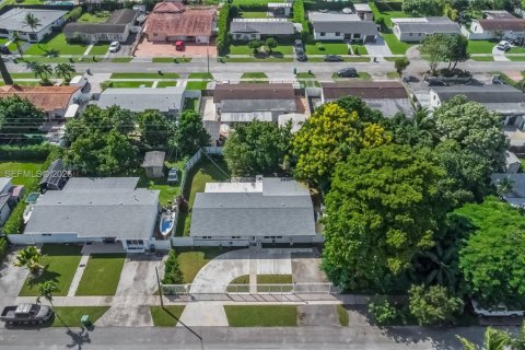 Villa ou maison à vendre à Miami, Floride: 5 chambres, 152.73 m2 № 2406125 - photo 5