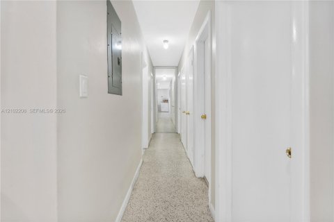 Villa ou maison à vendre à Miami, Floride: 5 chambres, 152.73 m2 № 2406125 - photo 25