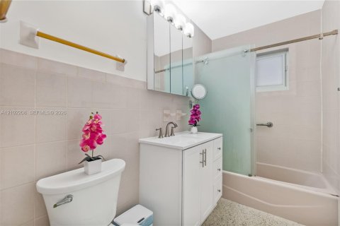 Villa ou maison à vendre à Miami, Floride: 5 chambres, 152.73 m2 № 2406125 - photo 26