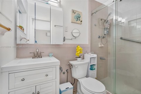 Villa ou maison à vendre à Miami, Floride: 5 chambres, 152.73 m2 № 2406125 - photo 17