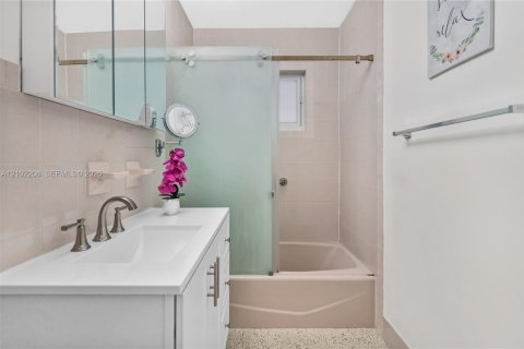 Villa ou maison à vendre à Miami, Floride: 5 chambres, 152.73 m2 № 2406125 - photo 27