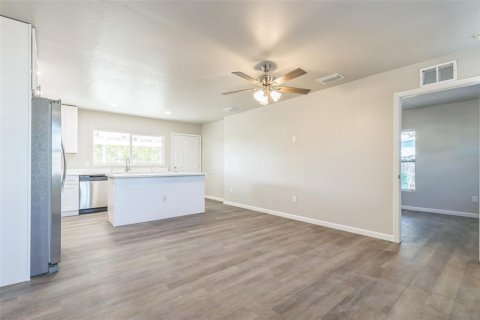 House in Port Charlotte, Florida 3 bedrooms, 104.05 sq.m. № 1785278 - photo 14