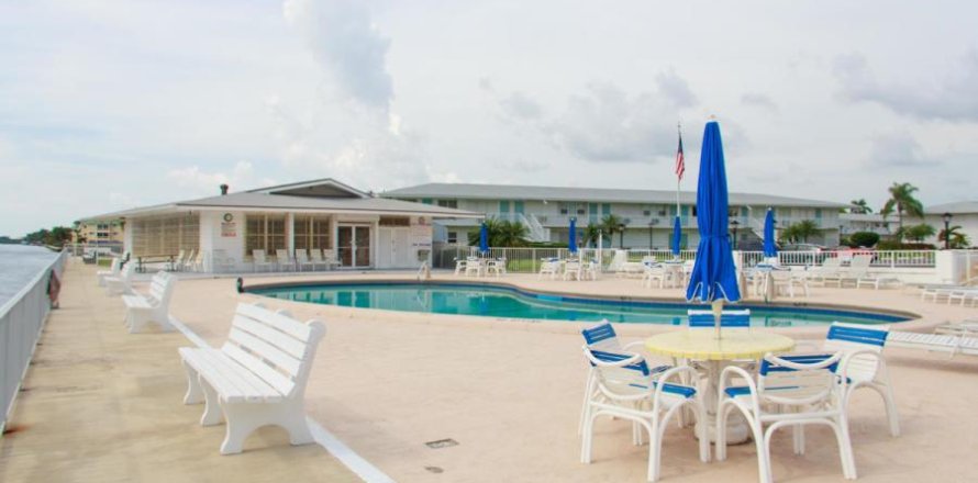 Condominio en Boynton Beach, Florida, 1 dormitorio  № 833121
