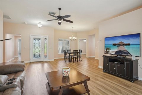 House in Leesburg, Florida 2 bedrooms, 208.29 sq.m. № 1689859 - photo 7