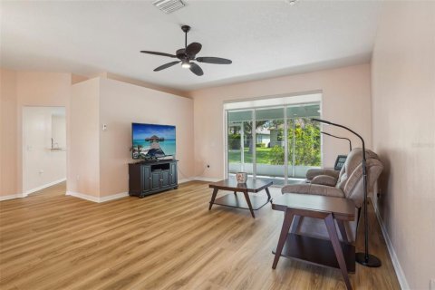 House in Leesburg, Florida 2 bedrooms, 208.29 sq.m. № 1689859 - photo 5