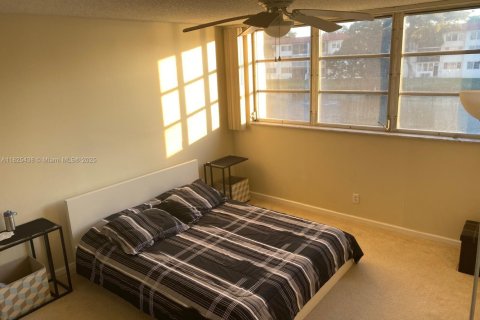 Copropriété à vendre à Pembroke Pines, Floride: 1 chambre, 83.61 m2 № 1977282 - photo 11