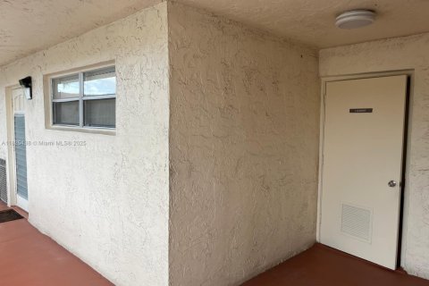 Copropriété à vendre à Pembroke Pines, Floride: 1 chambre, 83.61 m2 № 1977282 - photo 15