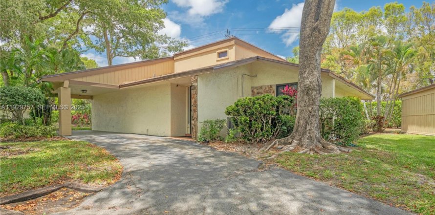 Casa en Tamarac, Florida 3 dormitorios, 192.87 m2 № 2053513