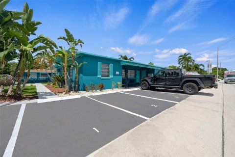 Propiedad comercial en venta en Fort Lauderdale, Florida № 2089044 - foto 7
