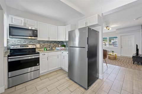 Propiedad comercial en venta en Fort Lauderdale, Florida № 2089044 - foto 19